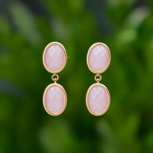ต่างหูแฟชั่นทรงหยดน้ำ สแตนเลส 316L ชุบทอง PVD ประดับพลอยสีชมพูรูปไข่ - Product Image 3