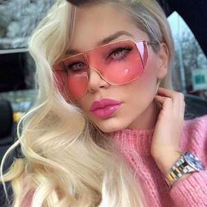 Nouvelles Lunettes de Soleil Carrées Surdimensionnées pour Femmes, Monture Métallique Rétro Rouge, Tendance 2020 - Product Image 1
