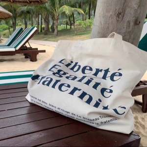 Bolsa de Mano de Lona de Algodón Mediana, Plegable, Resistente, Reutilizable, con Logotipo Personalizado 2024, con Correa para el Hombro - Product Image 5