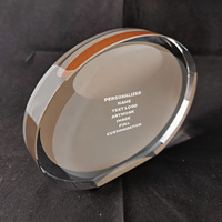 Plaque en cristal K9 personnalisée Neelpure 186371 avec bord biseauté ovale et accent ambré pour récompense d'entreprise