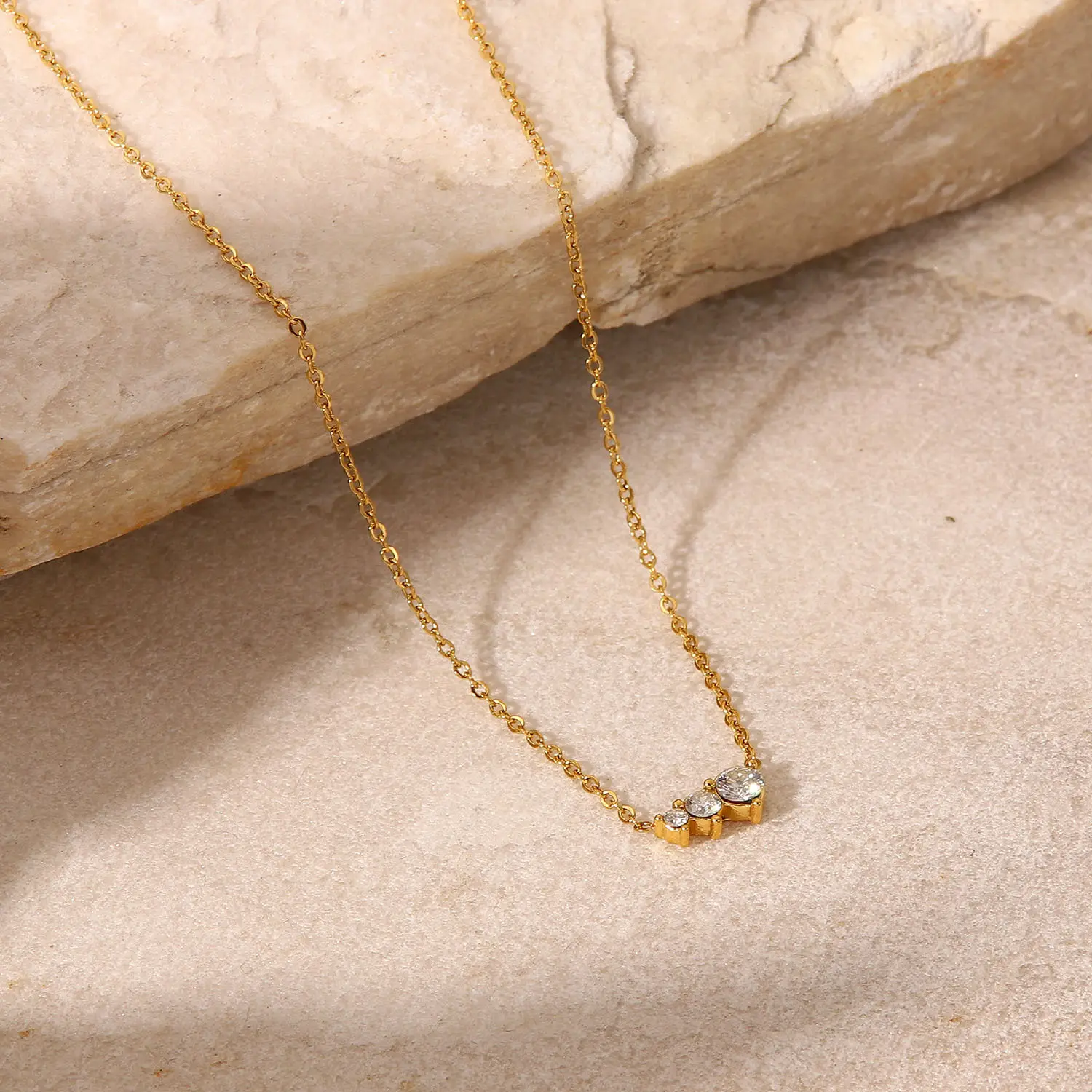 Colar de luxo com pingente de zircão, colar dourado de 18k aço inoxidável simples para mulheres