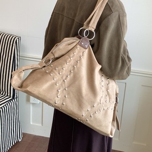 Borsa Tote Retrò Distintiva con Rivetti e Divisorio Interno, Doppia Tracolla, Pratica per Uscite Urbane - Product Image 5