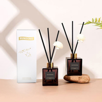 Diffuseur d'huiles essentielles en verre ambré carré avec bâtonnets en fibre noire, coffret cadeau, emballage personnalisé pour la maison et le spa