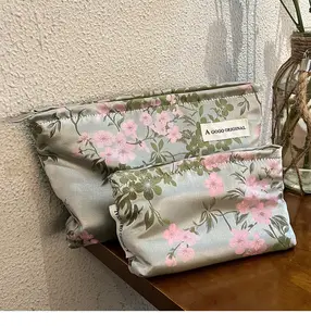 Damen Blumen-Makeup-Kiste Organisator koreanische Stickerei Kosmetikbeutel Reisen Toilettentasche große Kapazität Blumen Reißverschlussbeutel