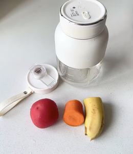 Exprimidor Eléctrico Portátil Inalámbrico con Carga USB, Extractor de Frutas y Verduras, Mini Licuadora - Product Image 4