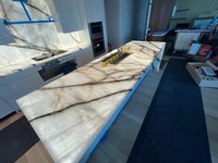 Dalle de pierre naturelle Quartzite Cristallo Gold Brésilien Blanc ivoire avec veinage ambre doré pour comptoir et revêtement mural