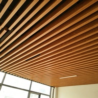 Diseño Popular de Revestimiento de Techo en Forma de U de Aluminio con Acabado de Madera, Resistente al Fuego, Moderno, para Techos Falsos