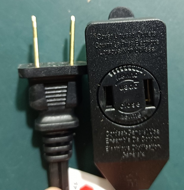 13A 125V 1625W Outdoor Extension Cord 4.5M 3 Prong Outlet Extender Rotating Cover Black PVC Insulated Stranded CETL Listed Flat
