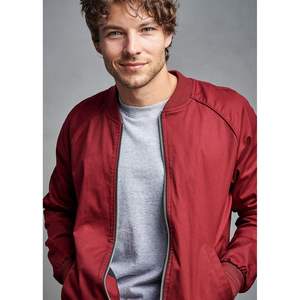 Camisetas Clásicas Personalizadas para Hombre, de Algodón Orgánico 100%, Peso Pesado, Color Negro Sólido, 300g de Peso de Tela, Comprimidas - Product Image 4