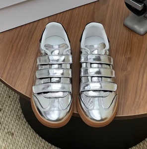 Zapatillas Casuales Agan Modelo Clásico con Suela de Goma, Estilo 2026, en Plateado Brillante con Detalles en Espejo y Velcro, para Mujer - Product Image 3