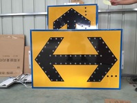 Panneau de signalisation routière solaire avec flèches directionnelles LED, réfléchissant et avertisseur, pour la guidage gauche et droite