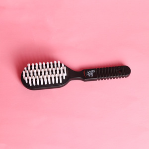 Cepillo para uñas de plástico negro multifuncional para limpieza de uñas y manos - Product Image 1