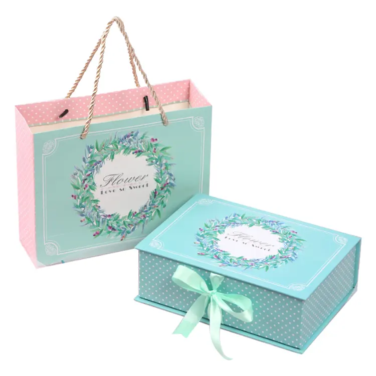 Petite boîte à bonbons blanche imprimée de luxe avec ruban, carton d'invitation, emballage doux, cadeau de mariage, boîte à bonbons