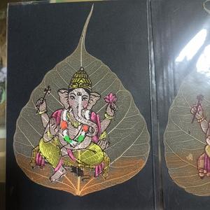 Peinture sur toile décorative avec des feuilles naturelles artisanales et un cadre en bois durable pour la décoration murale de la maison, l'affichage au bureau et les cadeaux - Product Image 3