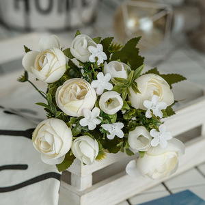 Bouquet de camélias artificiels Haiyi Handicrafts, 10 têtes, fleurs en soie, décoration de mariage et de maison, style bourgeon de thé rose - Product Image 4