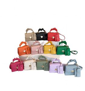 Venta de bolso bandolera bohemio vintage de piel de vaca con flecos, bolso de mano para mujer, tallado a mano con herramientas. - Product Image 1