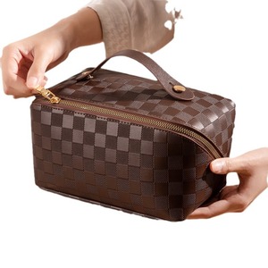 Checkered <b>Makeup</b> Bag Large Capacity Portable Travel Cosmetic <b>Storage</b> Bag <b>For</b> Women Multipurpose - Product Image 5