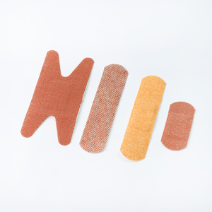 พลาสเตอร์ปิดแผลแบบมีกาวในตัวชนิดผ้าฝ้ายหนาพิเศษ แน่นกระชับ เหมาะสำหรับผู้ป่วยที่ต้องเคลื่อนย้ายในสถานการณ์ทางการแพทย์และการดูแลที่บ้าน - Product Image 6