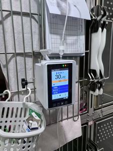 เครื่องปั๊มฉีดยาทางหลอดเลือดดำสำหรับสัตว์เลี้ยง พร้อมหน้าจอสัมผัส สำหรับการวินิจฉัยทางสัตวแพทย์ การดมยาสลบ และการให้สารน้ำทางหลอดเลือดดำ - Product Image 2