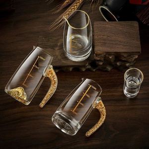 Copa de Vino de Vidrio Grueso de 100 ml con Logotipo Personalizado, Dispensador de Vino Blanco con Asa y Detalles en Dorado, Dispensador de Vino - Product Image 3