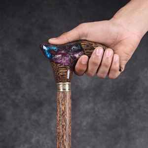 ดีไซน์ที่สะดวกสบายและแข็งแรง รับประกันความปลอดภัยด้วยงานเรซิ่น ไม้เท้าทำจากเรซิ่นและไม้ เหมาะสำหรับการเดินในชีวิตประจำวัน - Product Image 3