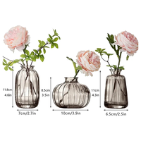 Neue nordische runde kleine Vintage gerippte rosa grau grün bernstein farbene Glas knospen vase für Hochzeits dekoration