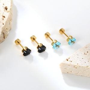 Boucles d'oreilles clous torsadées en acier inoxydable, sans nickel ni cuivre, hypoallergéniques, avec zircon bleu et noir en forme de cœur pour femme - Product Image 1