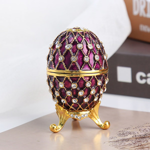 Exquisita Caja de Joyería de Metal Chapado en Oro con Diseño de Huevo Fabergé, Hecha a Mano con Pedrería Colorida, para Pascua - Figura Decorativa - Product Image 5