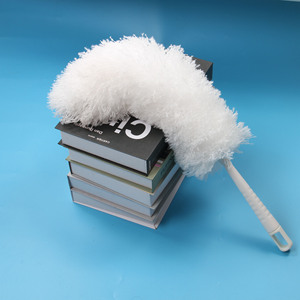 Plumeau électrostatique flexible avec manche blanc pour le nettoyage domestique et l'élimination de la poussière - Product Image 2