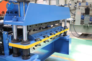 페루 시장 용 TR4 TR5 <span class=keywords><strong>aluzinc</strong></span> 지붕 패널 롤 성형 기계 금속 루핑 시트 롤 성형 기계 - Product Image 6