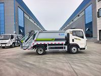 Camion compacteur d'ordures Howo 6 m³ 4x2 Diesel Moteur 3.0L Transmission manuelle Pompe Garantie 2 ans à vendre