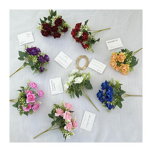 QYYM-330 7 têtes de roses en velours Arrangements de mariage de fleurs artificielles Design Ins haut de gamme Décor à la maison Roses simulées - Product Image 3