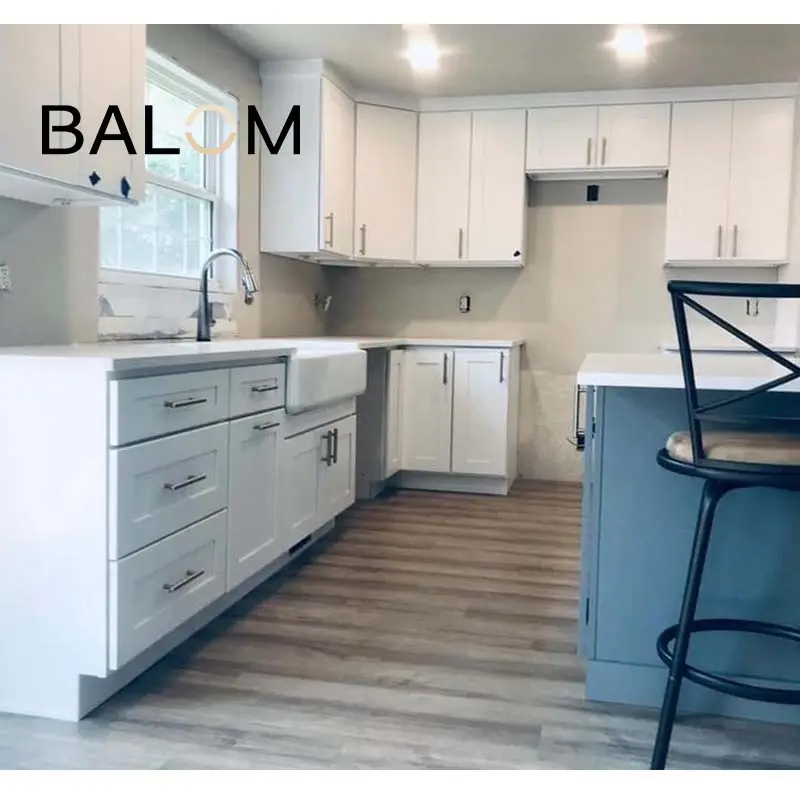Balomの新しい高光沢ラッカーブルーのキッチンキャビネットとカウンタートップ付きの白いキッチンキャビネット
