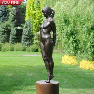 ブロンズ風女性裸体像 樹脂製で軽量 ハンドメイド 彫刻 美術品 高さ約48cm 美しいポーズの女性像 裸体彫刻 セクシー ブロンズ風 彫像/アート美術
