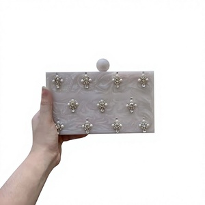 Pochette élégante en résine avec embellissements en perles, fermeture à rabat, style soirée, sac en résine - Product Image 1