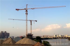 Grúa Torre Topkit TC7030 de 12 Toneladas, Mejor Precio, Gran Capacidad para Construcción, Usada, de 10 Toneladas, con Componentes de Motor Principales en Venta - Product Image 5