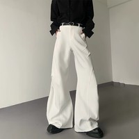 Pantalon de style japonais bootcut à taille mi-haute, légèrement évasé, plissé et drapé, avec patchwork blanc, au design avant-gardiste