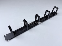 Organizador de Cables Metálico 1U con 5 Anillos de Plástico y Cepillo para una Gestión Eficiente y Organizada de Cables en Racks de Servidor de 19 Pulgadas