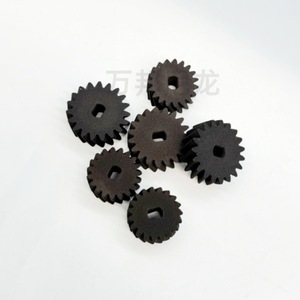 Engranajes cilíndricos de nylon hechos a medida, piezas de plástico negro no estándar para transmisión mecánica - Product Image 3
