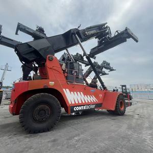 Reach Stacker Terex CS45KM 45 tonnes avec mécanisme de levage hydraulique à écarteur pour la manutention de conteneurs logistiques - Product Image 3