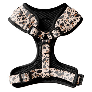 Conjunto de Siete Piezas para Mascotas con Estampado de Leopardo, Correa, Arnés, Correa para Asiento de Coche, Collar, Bolsas para Excrementos, Toalla para Babas y Cinturón de Seguridad para Perros - Product Image 4