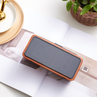 Réveil de bureau moderne avec radio, luminosité réglable, affichage numérique, alimentation CA/adaptateur, fonction alarme FM et fonction snooze