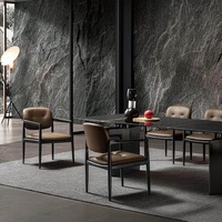 Fauteuil moderne en bois de frêne nordique italien avec dossier et accoudoirs pour salon, salle à manger et usage de loisirs, chaise de négociation