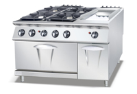 Cuisinière professionnelle avec 4 brûleurs et plaque de cuisson en acier inoxydable sur plan de travail