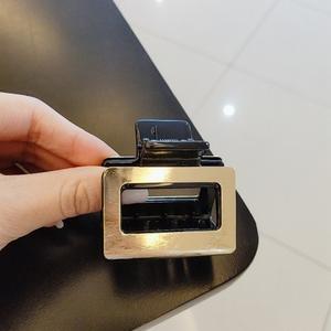 Vintage-empuñaduras de viento de metal de color sólido en la parte posterior de la cabeza con un fresco y versátil accesorio para el cabello geométrico dorado transparente - Product Image 6