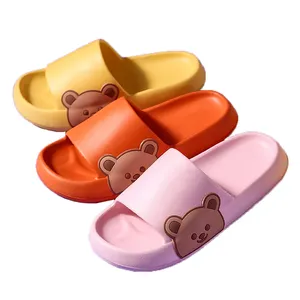 Zapatillas con diseño de oso para mujer, pantuflas ligeras con diseño de moda, sin relleno, para verano, gran número, venta al por mayor