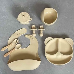 Juego de 8 piezas de vajilla de silicona para bebés: tapete de silicona para mesa, plato, tazón, cuchara, tenedor, vaso antiderrame, set de alimentación para bebés, set de comedor para bebés - Product Image 1