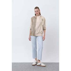 เสื้อโค้ทกันหนาวสำหรับผู้หญิง ยี่ห้อ Soul Brand ดีไซน์ทันสมัย พร้อมซิปตกแต่ง ให้ความอบอุ่นและสวมใส่สบาย เหมาะสำหรับสภาพอากาศหนาวเย็น สีเบจ-กากี - Product Image 1