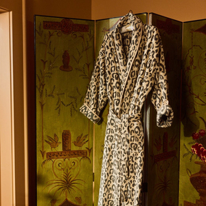 Accappatoio Leopardato Personalizzabile per Donna in Cotone Morbido e Peluche per l'Autunno - Product Image 2