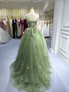 Abito <span class=keywords><strong>da</strong></span> sposa moderno verde oliva S0224N con corpetto a tubino, decorazioni floreali e pizzo, modello a balze. - Product Image 6
